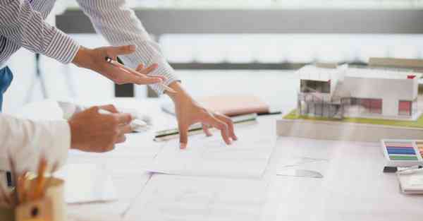 有关节的儿童智能机器人