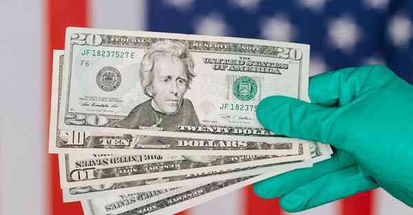 人工智能大会特斯拉机器人：未来智能交通的引领者